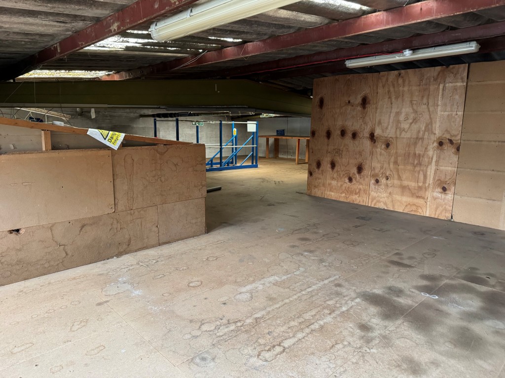 Lot: 76 - FREEHOLD VACANT TWO STOREY COMMERCIAL UNIT WITH GATED YARD - Reverse Angle Showing the First Floor Storage Space